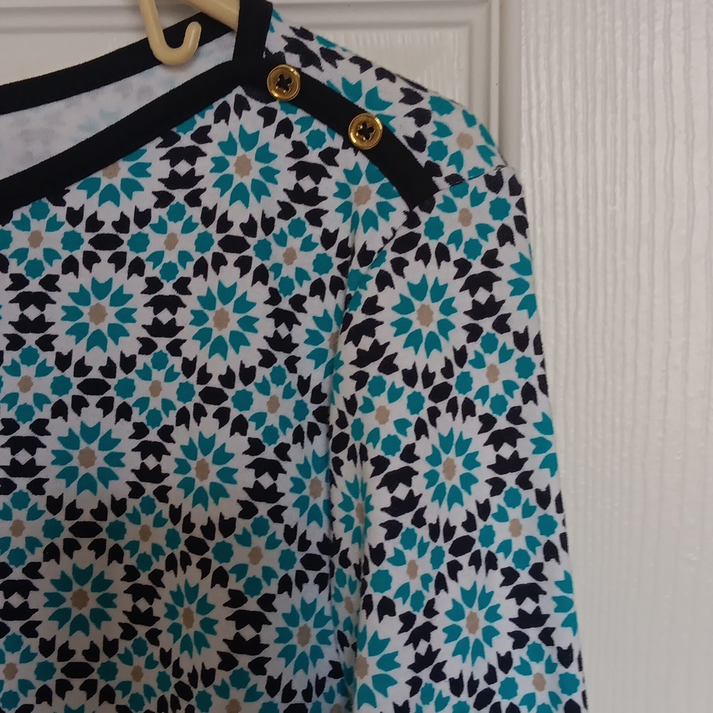 Kim Rogers Blue and White Geometric Floral Long Sleeve Top.Size M - Picture 2 of 5